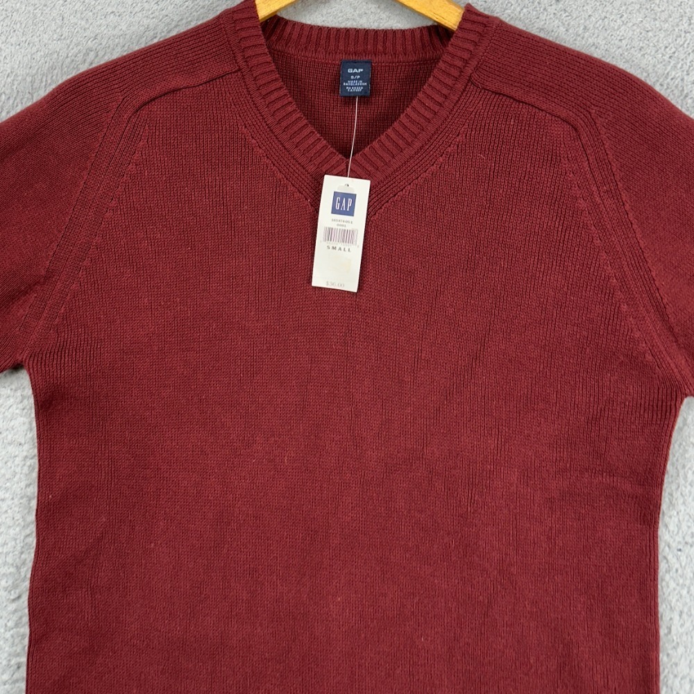 GAP Men's V-Neck Sweater in Rich Burgundy